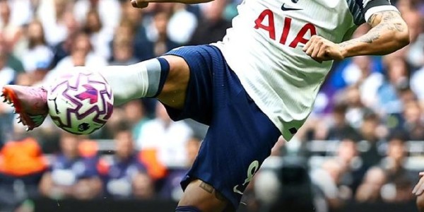 詹俊分析巴西队锋线现状：边锋储备充足 中锋争夺白热化