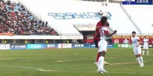 电竞投注平台-角球变门球！补时阶段亚泰球员将球顶出本方底线 裁判判罚门球