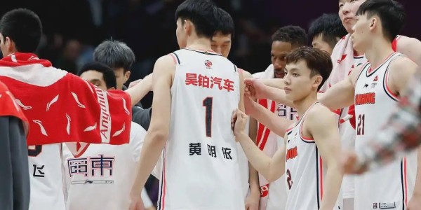 直播观看-时隔458天！前NBA旧将回归！辽粤大战火了，杨鸣下台后球队6胜1负