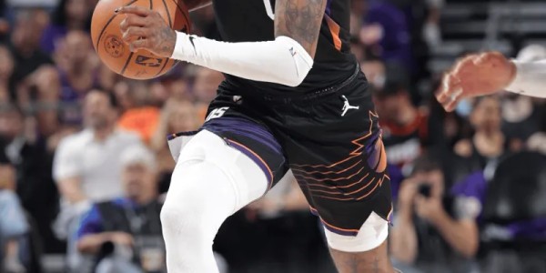 格林穿着Kobe5，得到26分5篮板6助攻1抢断