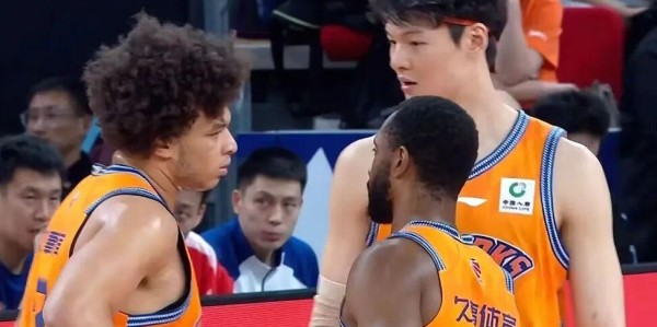 赛程安排-上海男篮17分大胜，王哲林25+10生涯总得分破万，洛夫顿30+10