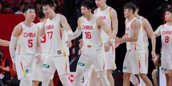注册入口-50-51！中国男篮半场落后，3人低迷，数据一目了然，考验郭士强