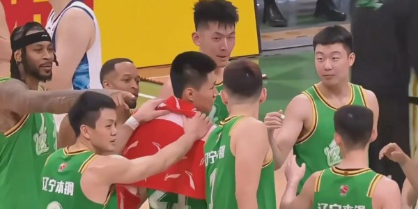 直播观看-时隔458天！前NBA旧将回归！辽粤大战火了，杨鸣下台后球队6胜1负