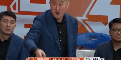 看了胡明轩不压表瞎扔三分的骚操作，才发现，陈家政为啥打不出来