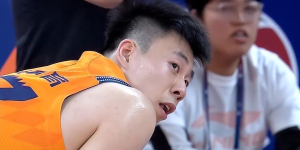LOL世界赛2025-上海输G4揪出最失意球员！打30分钟，球队输20分，这效率太低了