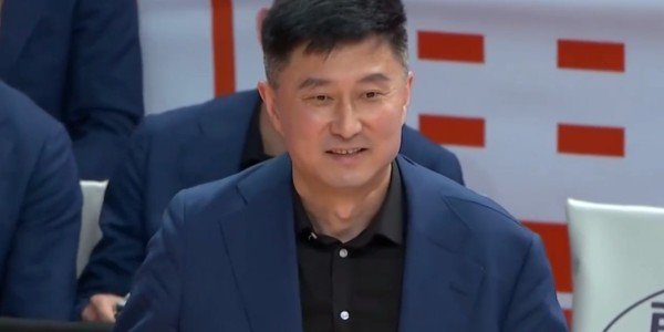 看了胡明轩不压表瞎扔三分的骚操作，才发现，陈家政为啥打不出来