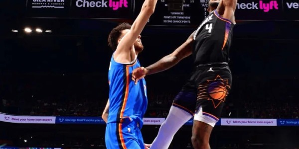 格林穿着Kobe5，得到26分5篮板6助攻1抢断